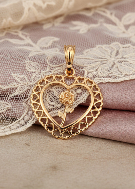 Dije Corazón ♥️ con Rosa 🌹 / Oro Laminado 18K