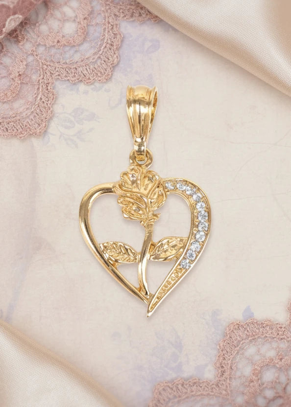 Dije Corazón ♥️ con Rosa 🌹 / Oro Laminado 18K