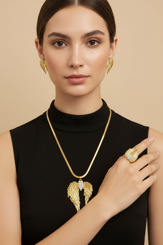 Set 4 piezas collar + dije de alas de ángel doradas + aretes + anillo / Acero Inoxidable